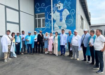 Әкім журналистерді құттықтады