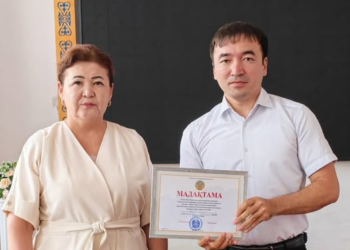 Үздік мектептер марапатталды